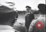 Immagine di Benito Mussolini con funzionari tedeschi Teatro europeo, 1944, secondo 14 filmato di repertorio 65675059093