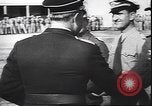 Immagine di Benito Mussolini con funzionari tedeschi Teatro europeo, 1944, secondo 25 filmato di repertorio 65675059093