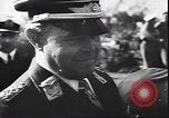 Immagine di Benito Mussolini con funzionari tedeschi Teatro europeo, 1944, secondo 26 filmato di repertorio 65675059093
