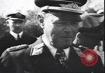 Immagine di Benito Mussolini con funzionari tedeschi Teatro europeo, 1944, secondo 27 filmato di repertorio 65675059093