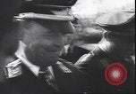Immagine di Benito Mussolini con funzionari tedeschi Teatro europeo, 1944, secondo 28 filmato di repertorio 65675059093