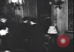 Immagine di Benito Mussolini con funzionari tedeschi Teatro europeo, 1944, secondo 34 filmato di repertorio 65675059093