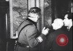 Immagine di Benito Mussolini con funzionari tedeschi Teatro europeo, 1944, secondo 36 filmato di repertorio 65675059093