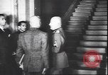 Immagine di Benito Mussolini con funzionari tedeschi Teatro europeo, 1944, secondo 38 filmato di repertorio 65675059093
