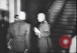 Immagine di Benito Mussolini con funzionari tedeschi Teatro europeo, 1944, secondo 40 filmato di repertorio 65675059093