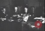 Immagine di Benito Mussolini con funzionari tedeschi Teatro europeo, 1944, secondo 46 filmato di repertorio 65675059093