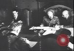 Immagine di Benito Mussolini con funzionari tedeschi Teatro europeo, 1944, secondo 48 filmato di repertorio 65675059093