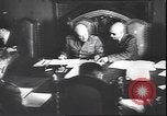 Immagine di Benito Mussolini con funzionari tedeschi Teatro europeo, 1944, secondo 50 filmato di repertorio 65675059093