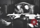 Immagine di Benito Mussolini con funzionari tedeschi Teatro europeo, 1944, secondo 51 filmato di repertorio 65675059093