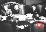 Immagine di Benito Mussolini con funzionari tedeschi Teatro europeo, 1944, secondo 54 filmato di repertorio 65675059093