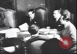 Immagine di Benito Mussolini con funzionari tedeschi Teatro europeo, 1944, secondo 57 filmato di repertorio 65675059093