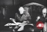 Immagine di Benito Mussolini con funzionari tedeschi Teatro europeo, 1944, secondo 58 filmato di repertorio 65675059093