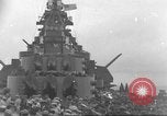 Image obsèques en mer Océan Pacifique, 1945, de la seconde 10 séquences d'archives historiques vidéo 65675059123