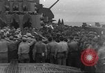Image obsèques en mer Océan Pacifique, 1945, de la seconde 14 séquences d'archives historiques vidéo 65675059123
