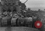 Image obsèques en mer Océan Pacifique, 1945, de la seconde 17 séquences d'archives historiques vidéo 65675059123