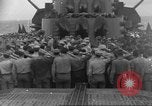 Image obsèques en mer Océan Pacifique, 1945, de la seconde 21 séquences d'archives historiques vidéo 65675059123