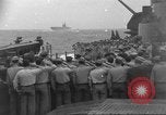 Image obsèques en mer Océan Pacifique, 1945, de la seconde 29 séquences d'archives historiques vidéo 65675059123
