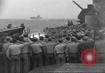 Image obsèques en mer Océan Pacifique, 1945, de la seconde 30 séquences d'archives historiques vidéo 65675059123