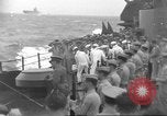 Image obsèques en mer Océan Pacifique, 1945, de la seconde 32 séquences d'archives historiques vidéo 65675059123