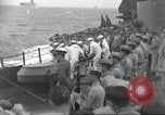 Image obsèques en mer Océan Pacifique, 1945, de la seconde 34 séquences d'archives historiques vidéo 65675059123