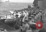 Image obsèques en mer Océan Pacifique, 1945, de la seconde 35 séquences d'archives historiques vidéo 65675059123