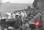 Image obsèques en mer Océan Pacifique, 1945, de la seconde 36 séquences d'archives historiques vidéo 65675059123