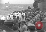 Image obsèques en mer Océan Pacifique, 1945, de la seconde 39 séquences d'archives historiques vidéo 65675059123