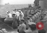 Image obsèques en mer Océan Pacifique, 1945, de la seconde 42 séquences d'archives historiques vidéo 65675059123