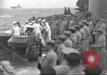 Image obsèques en mer Océan Pacifique, 1945, de la seconde 43 séquences d'archives historiques vidéo 65675059123