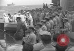 Image obsèques en mer Océan Pacifique, 1945, de la seconde 45 séquences d'archives historiques vidéo 65675059123