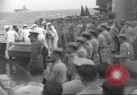 Image obsèques en mer Océan Pacifique, 1945, de la seconde 46 séquences d'archives historiques vidéo 65675059123