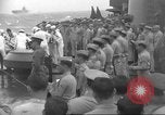 Image obsèques en mer Océan Pacifique, 1945, de la seconde 48 séquences d'archives historiques vidéo 65675059123
