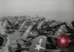 Standbild Träger Flugzeug Pazifik, 1945, aus Sekunde 16 historischem Filmmaterial Videoclip 65675059156