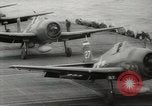 Standbild Träger Flugzeug Pazifik, 1945, aus Sekunde 20 historischem Filmmaterial Videoclip 65675059156