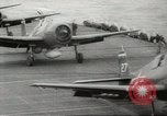 Standbild Träger Flugzeug Pazifik, 1945, aus Sekunde 21 historischem Filmmaterial Videoclip 65675059156