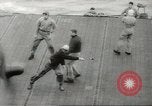 Standbild Träger Flugzeug Pazifik, 1945, aus Sekunde 24 historischem Filmmaterial Videoclip 65675059156