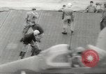 Standbild Träger Flugzeug Pazifik, 1945, aus Sekunde 26 historischem Filmmaterial Videoclip 65675059156