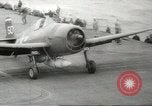 Standbild Träger Flugzeug Pazifik, 1945, aus Sekunde 27 historischem Filmmaterial Videoclip 65675059156