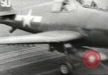 Standbild Träger Flugzeug Pazifik, 1945, aus Sekunde 29 historischem Filmmaterial Videoclip 65675059156
