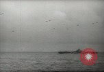 Standbild Träger Flugzeug Pazifik, 1945, aus Sekunde 35 historischem Filmmaterial Videoclip 65675059156