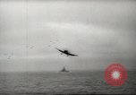 Standbild Träger Flugzeug Pazifik, 1945, aus Sekunde 38 historischem Filmmaterial Videoclip 65675059156