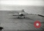 Standbild Träger Flugzeug Pazifik, 1945, aus Sekunde 43 historischem Filmmaterial Videoclip 65675059156