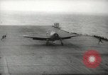 Standbild Träger Flugzeug Pazifik, 1945, aus Sekunde 44 historischem Filmmaterial Videoclip 65675059156