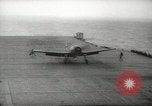 Standbild Träger Flugzeug Pazifik, 1945, aus Sekunde 45 historischem Filmmaterial Videoclip 65675059156
