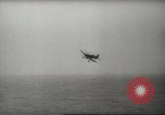 Standbild Träger Flugzeug Pazifik, 1945, aus Sekunde 46 historischem Filmmaterial Videoclip 65675059156