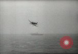 Standbild Träger Flugzeug Pazifik, 1945, aus Sekunde 48 historischem Filmmaterial Videoclip 65675059156