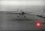 Standbild Träger Flugzeug Pazifik, 1945, aus Sekunde 51 historischem Filmmaterial Videoclip 65675059156