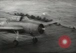 Standbild Träger Flugzeug Pazifik, 1945, aus Sekunde 53 historischem Filmmaterial Videoclip 65675059156
