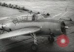 Standbild Träger Flugzeug Pazifik, 1945, aus Sekunde 57 historischem Filmmaterial Videoclip 65675059156