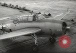 Standbild Träger Flugzeug Pazifik, 1945, aus Sekunde 58 historischem Filmmaterial Videoclip 65675059156